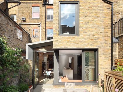 A Bright Contemporary Home with Plenty of Natural Light in London, England by Platform 5 Architects (1)