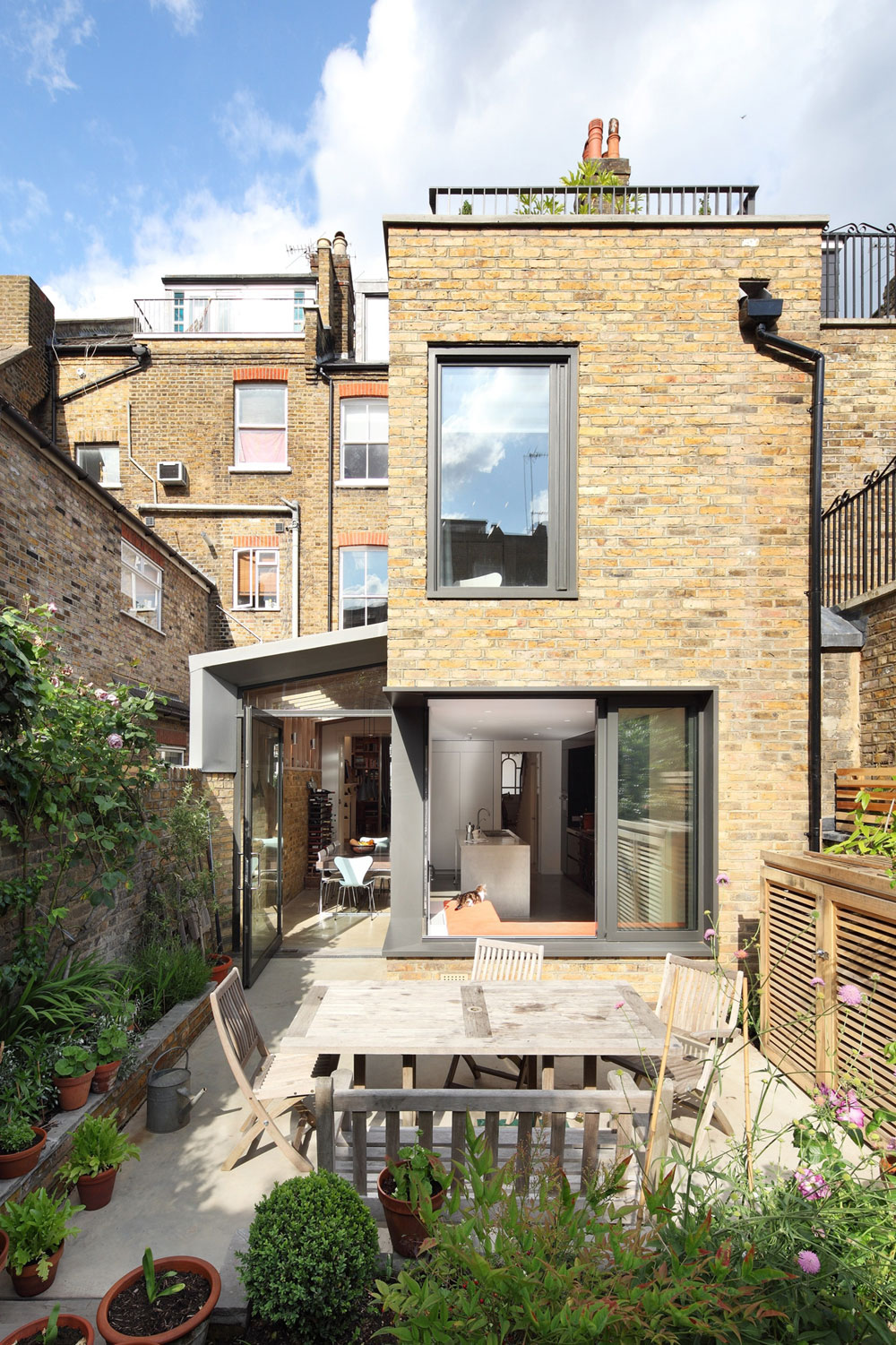 A Bright Contemporary Home with Plenty of Natural Light in London, England by Platform 5 Architects (1)