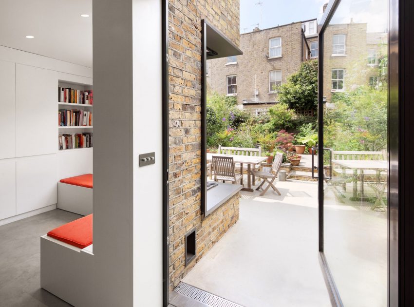 A Bright Contemporary Home with Plenty of Natural Light in London, England by Platform 5 Architects (2)