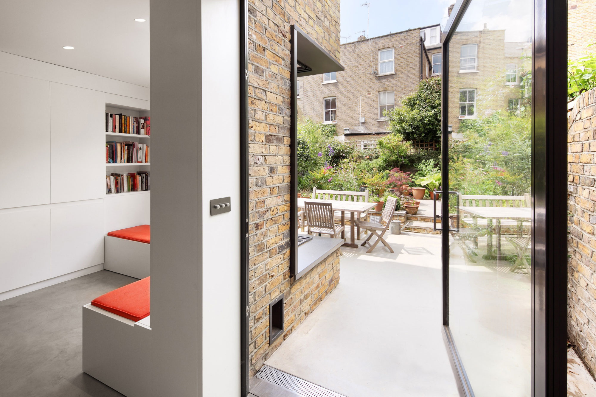 A Bright Contemporary Home with Plenty of Natural Light in London, England by Platform 5 Architects (2)