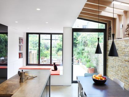 A Bright Contemporary Home with Plenty of Natural Light in London, England by Platform 5 Architects (5)