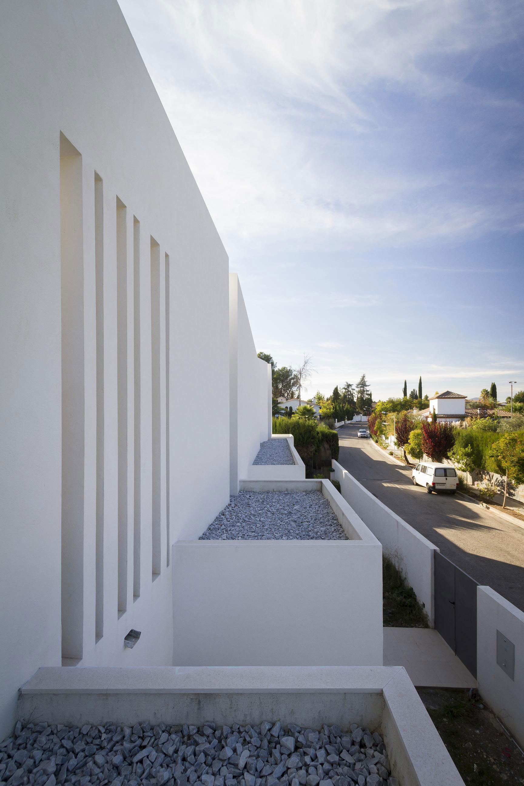A Bright Contemporary Home with Pool and White Interior and Exterior in Albolote, Spain by Ceres A+D (6)