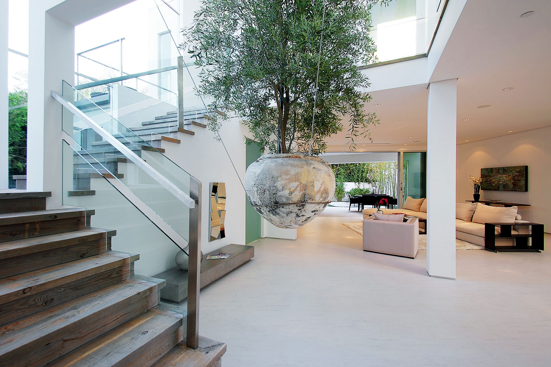 A Bright Contemporary Home with an Abundance of Windows and Skylights in Los Angeles by Amit Apel (16)