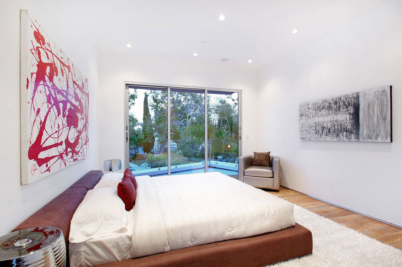 A Bright Contemporary Home with an Abundance of Windows and Skylights in Los Angeles by Amit Apel (20)