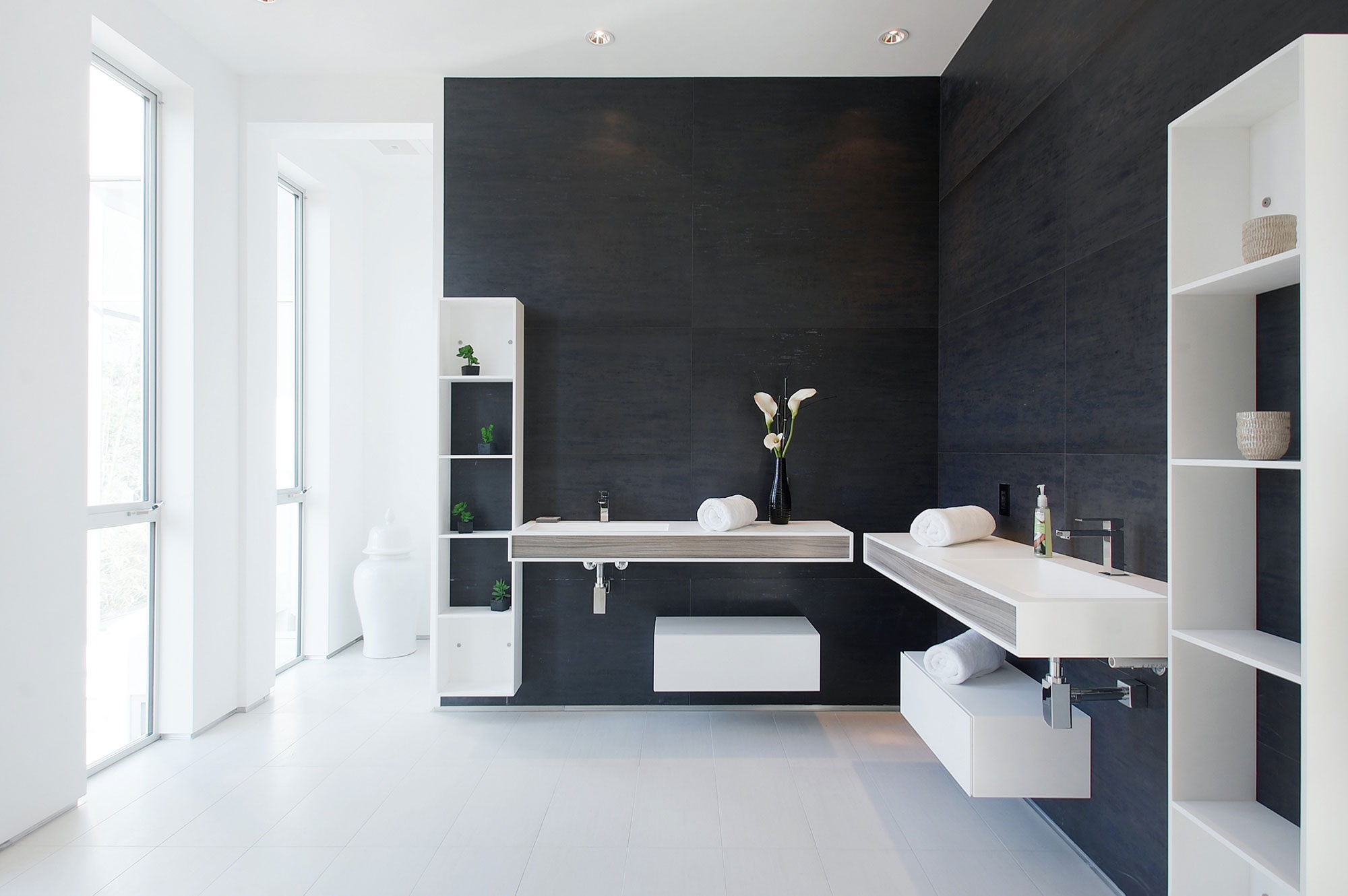 A Bright Contemporary Home with an Abundance of Windows and Skylights in Los Angeles by Amit Apel (24)