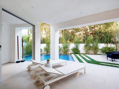 A Bright Contemporary Home with an Abundance of Windows and Skylights in Los Angeles by Amit Apel (3)