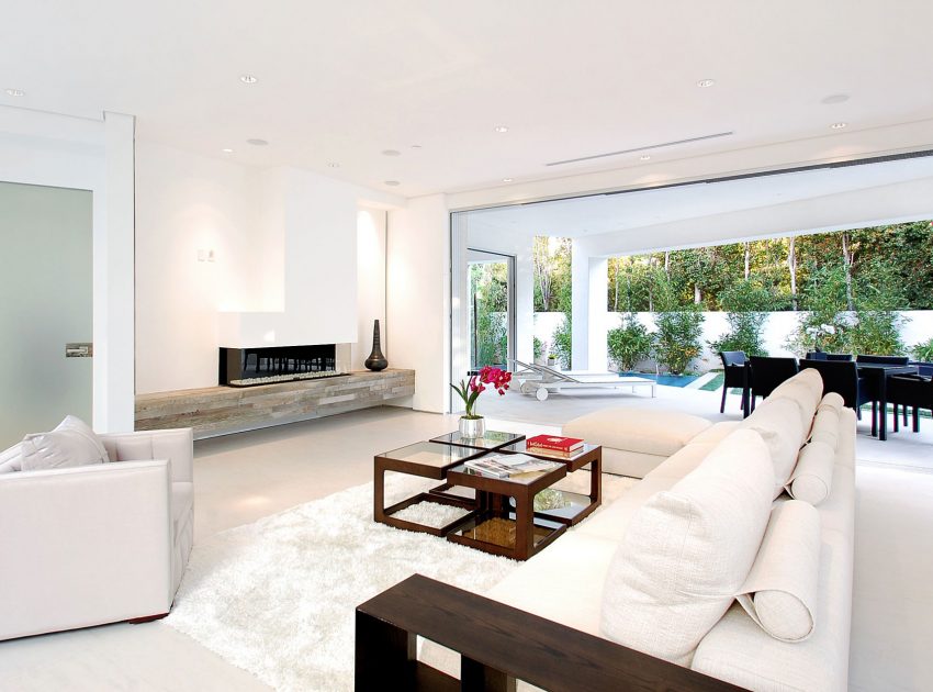 A Bright Contemporary Home with an Abundance of Windows and Skylights in Los Angeles by Amit Apel (4)