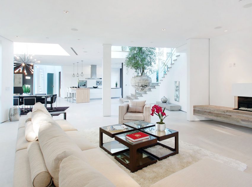 A Bright Contemporary Home with an Abundance of Windows and Skylights in Los Angeles by Amit Apel (5)