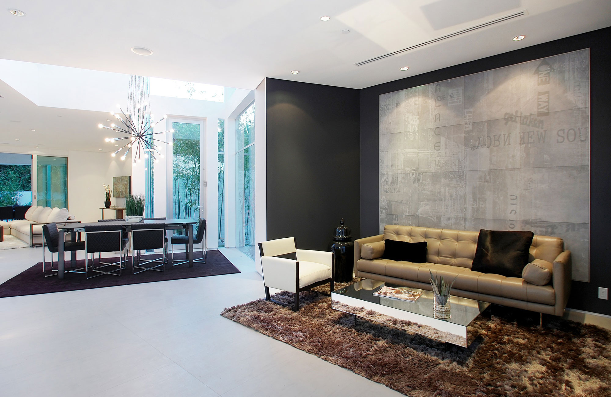 A Bright Contemporary Home with an Abundance of Windows and Skylights in Los Angeles by Amit Apel (7)