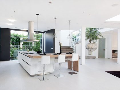 A Bright Contemporary Home with an Abundance of Windows and Skylights in Los Angeles by Amit Apel (9)