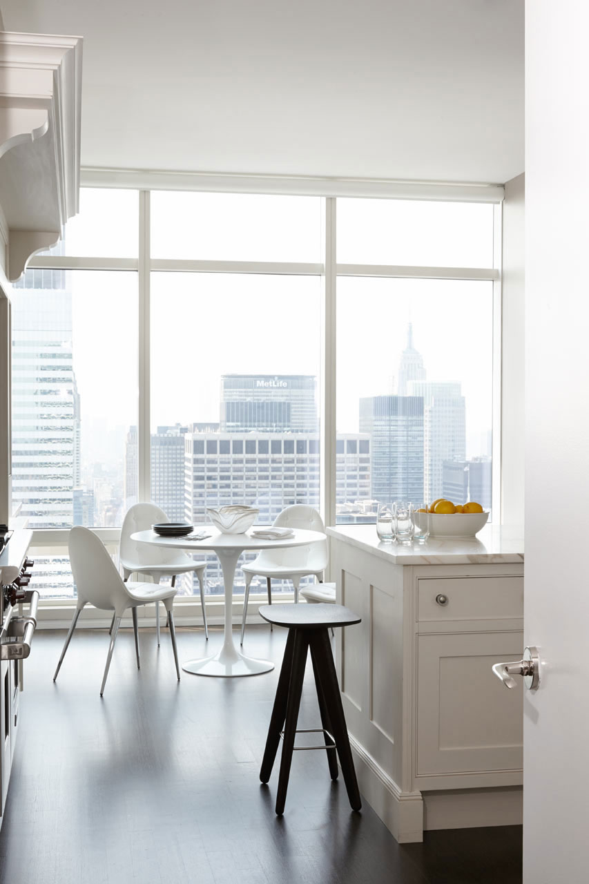 A Bright Modern Apartment Made with Elegance and Spectacular Views in New York City by Tara Benet (13)