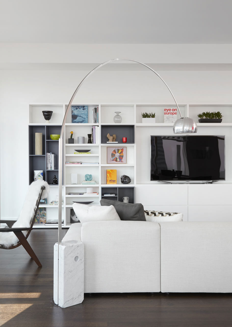 A Bright Modern Apartment Made with Elegance and Spectacular Views in New York City by Tara Benet (2)