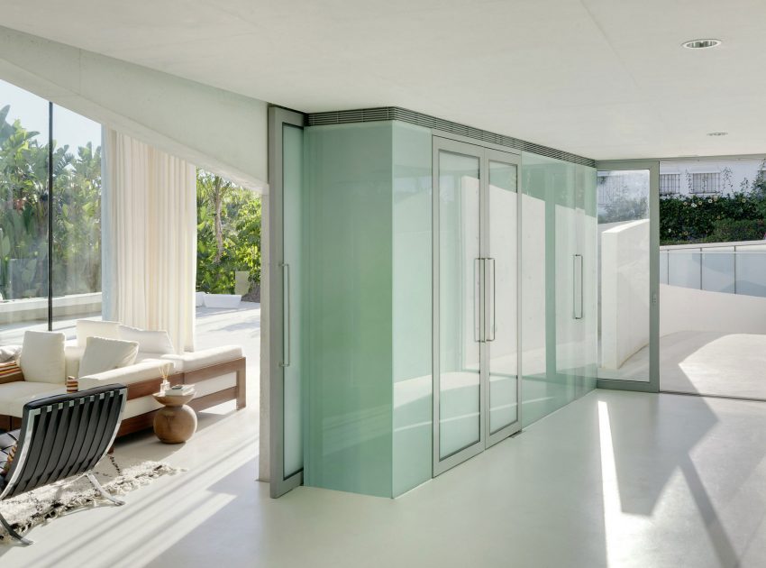 A Bright Modern Concrete Home with Cantilevered Rooftop Pool in Marbella, Spain by Wiel Arets Architects (15)