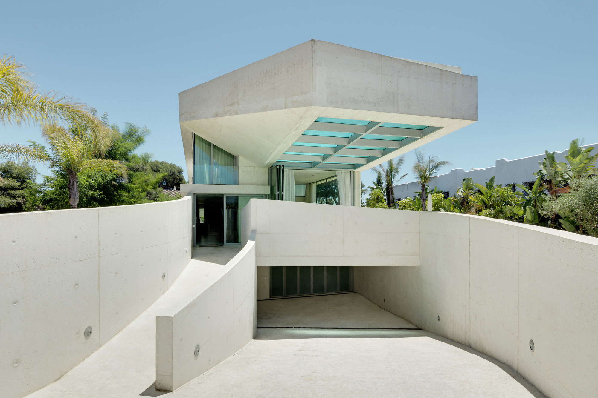 A Bright Modern Concrete Home with Cantilevered Rooftop Pool in Marbella, Spain by Wiel Arets Architects (3)