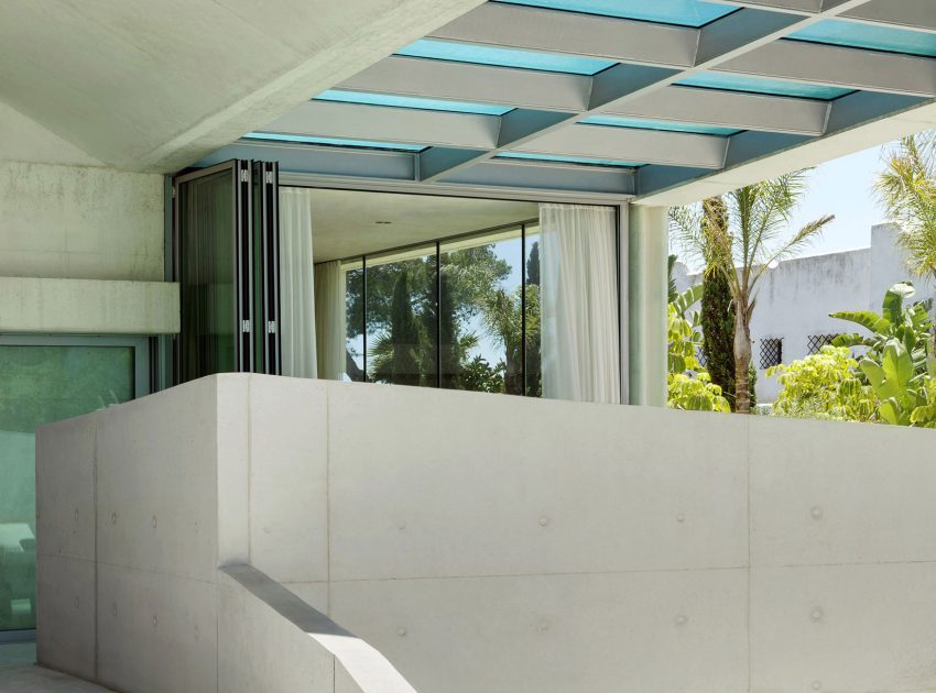 A Bright Modern Concrete Home with Cantilevered Rooftop Pool in Marbella, Spain by Wiel Arets Architects (4)