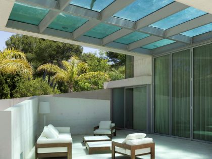 A Bright Modern Concrete Home with Cantilevered Rooftop Pool in Marbella, Spain by Wiel Arets Architects (5)