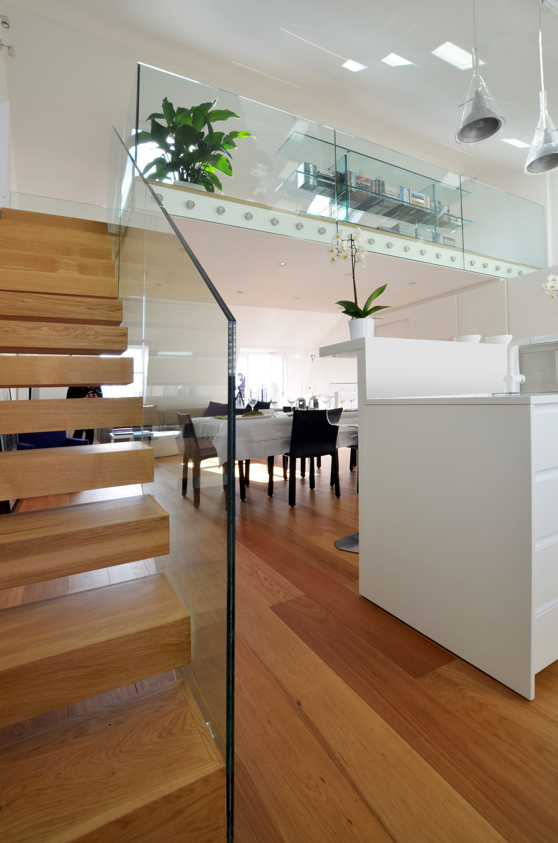 A Bright Modern Maisonette Apartment in the Heart of Maida Vale by Daniele Petteno Architecture Workshop (11)