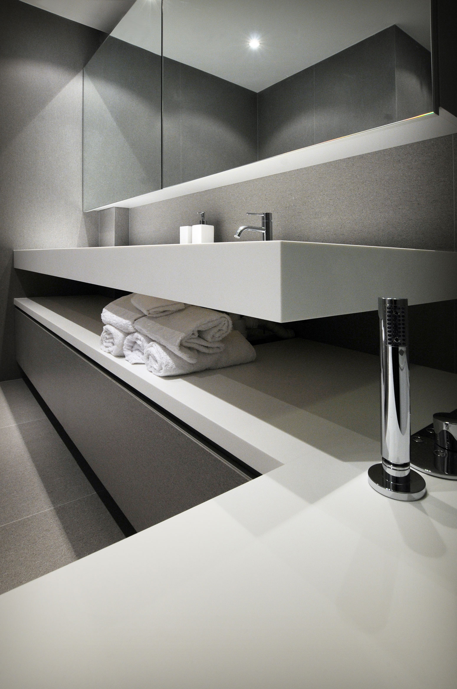 A Bright Modern Maisonette Apartment in the Heart of Maida Vale by Daniele Petteno Architecture Workshop (27)