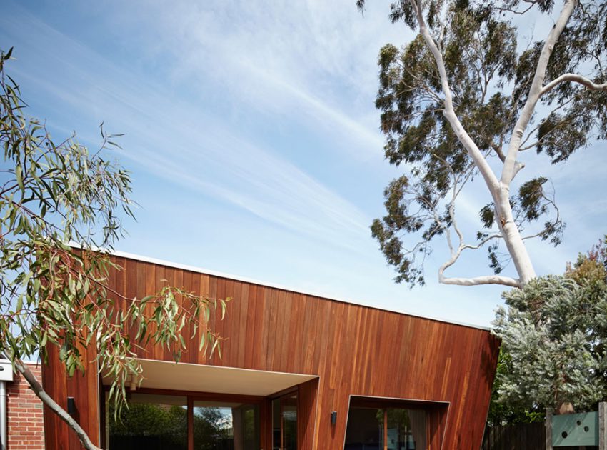 A Bright Timber-Clad Home with Vibrant and Luminous Interiors in Thornbury by Mesh Design (2)