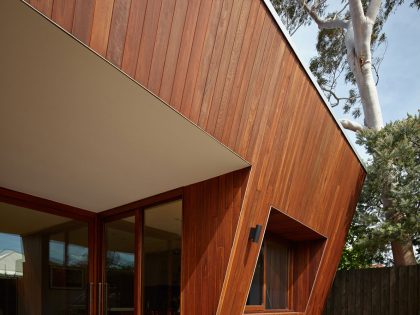 A Bright Timber-Clad Home with Vibrant and Luminous Interiors in Thornbury by Mesh Design (3)