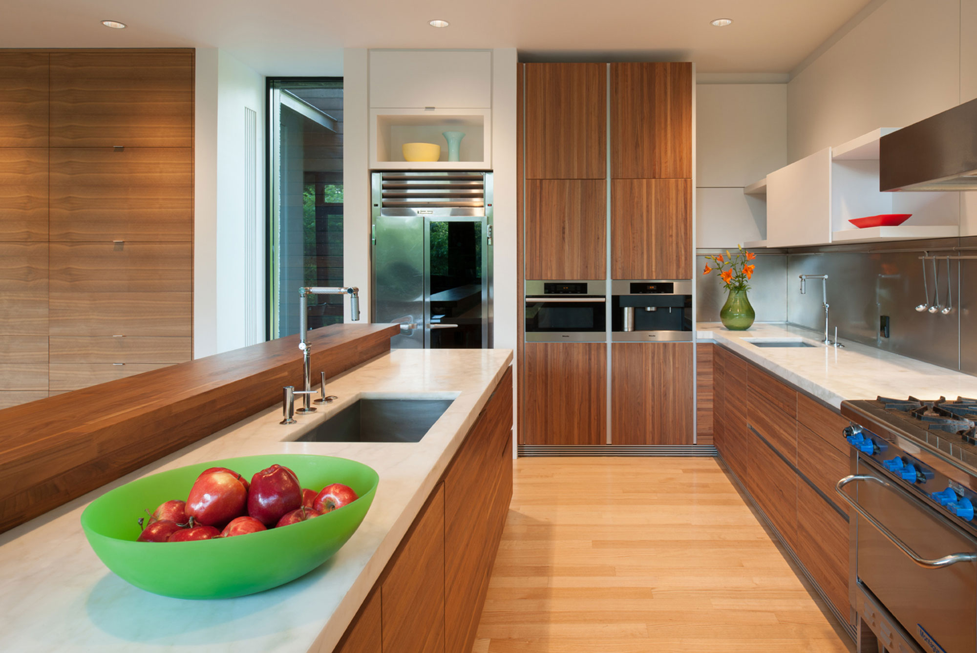 A Bright Contemporary Waterfront Home Overlaps Stone and Glass Volumes in Cabin John by Robert M. Gurney Architect (8)