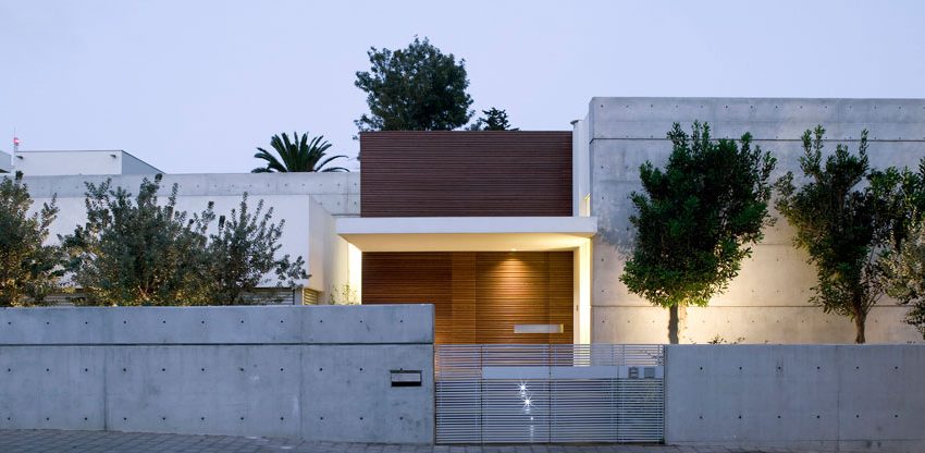 A Bright and Airy Contemporary Home with White and Concrete Surface in Tel Aviv by Axelrod Architects (14)