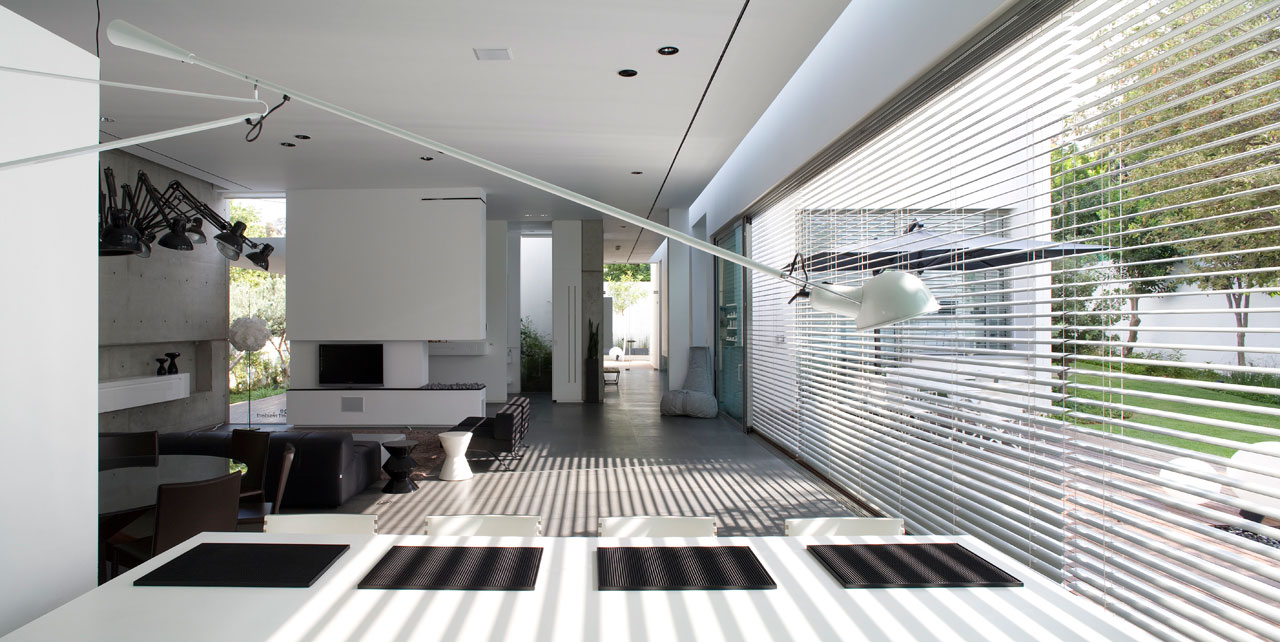 A Bright and Airy Contemporary Home with White and Concrete Surface in Tel Aviv by Axelrod Architects (3)