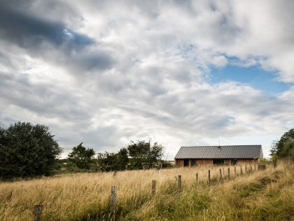 A Bright and Beautiful Countryside Home Surrounded by a Vast Expanse in Vezet, France by Mathieu Noël & Élodie Bonnefous architectes (2)