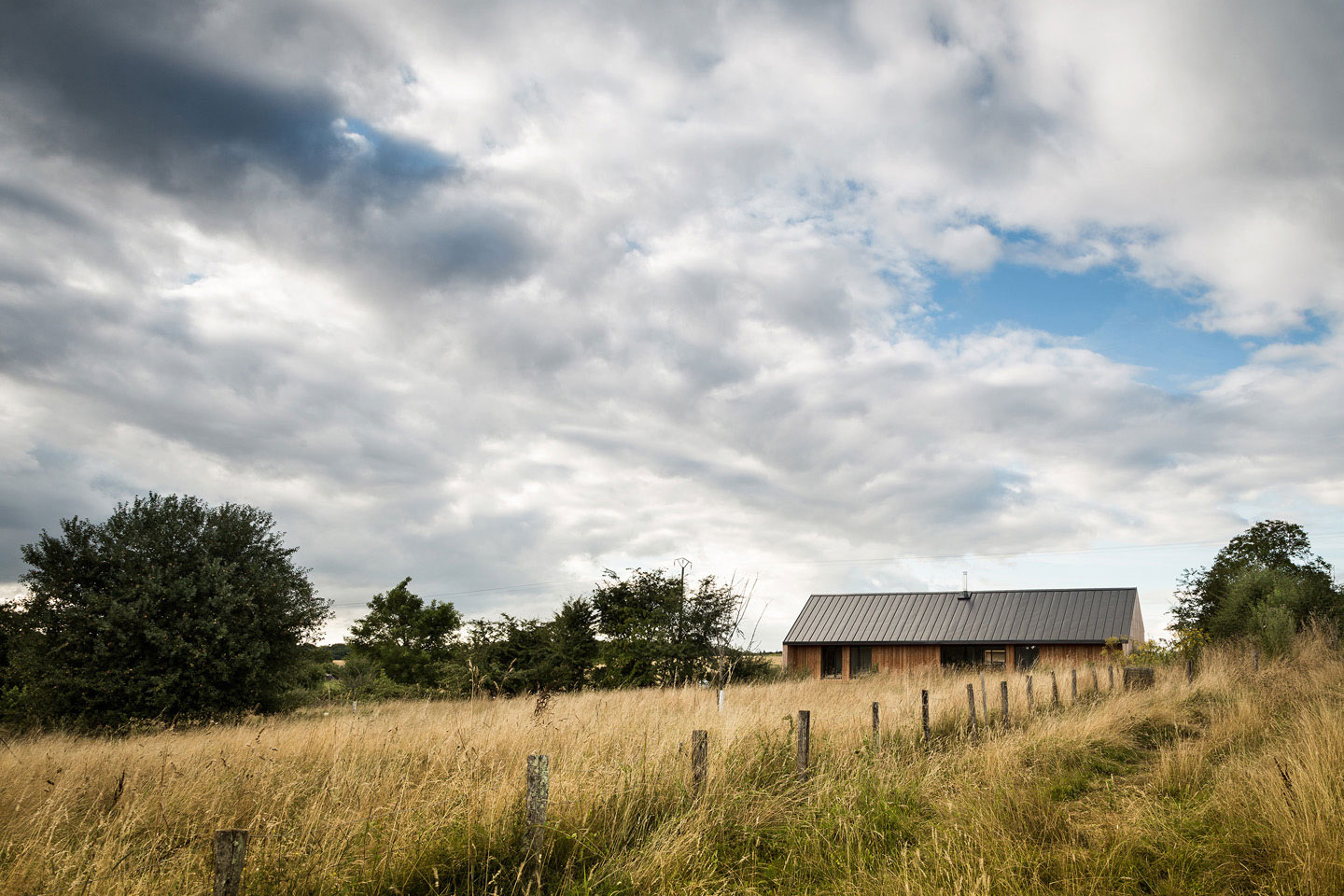 A Bright and Beautiful Countryside Home Surrounded by a Vast Expanse in Vezet, France by Mathieu Noël & Élodie Bonnefous architectes (2)
