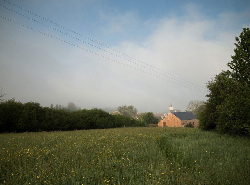 A Bright and Beautiful Countryside Home Surrounded by a Vast Expanse in Vezet, France by Mathieu Noël & Élodie Bonnefous architectes (3)