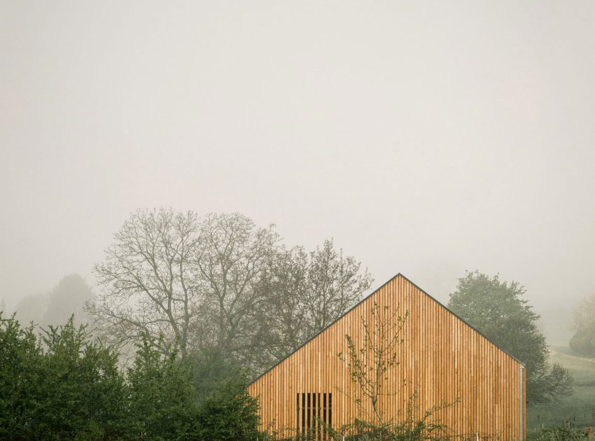 A Bright and Beautiful Countryside Home Surrounded by a Vast Expanse in Vezet, France by Mathieu Noël & Élodie Bonnefous architectes (4)