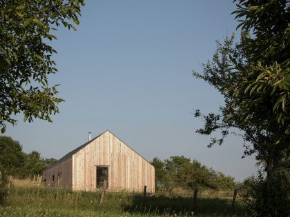 A Bright and Beautiful Countryside Home Surrounded by a Vast Expanse in Vezet, France by Mathieu Noël & Élodie Bonnefous architectes (5)