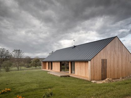 A Bright and Beautiful Countryside Home Surrounded by a Vast Expanse in Vezet, France by Mathieu Noël & Élodie Bonnefous architectes (6)