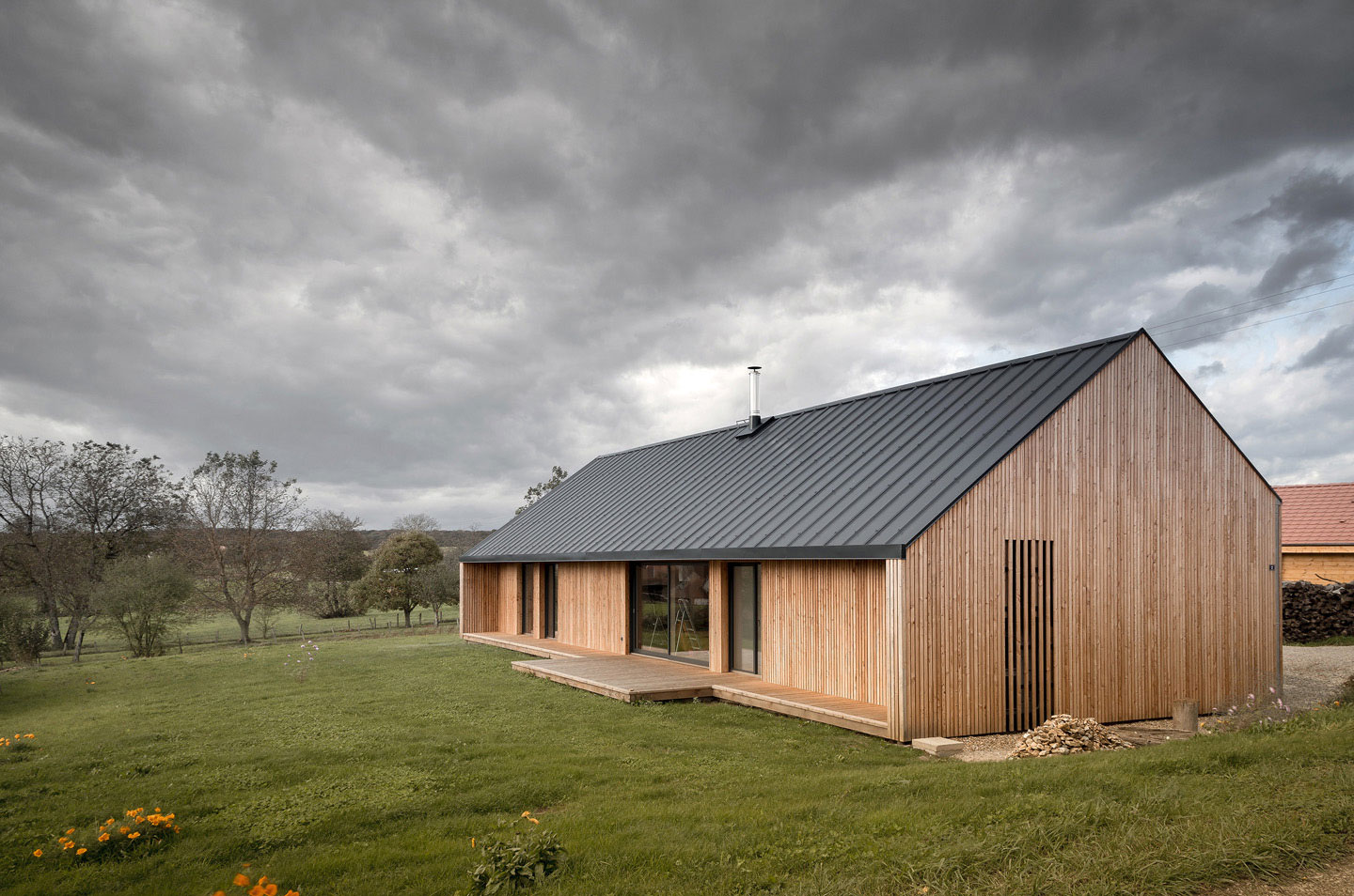 A Bright and Beautiful Countryside Home Surrounded by a Vast Expanse in Vezet, France by Mathieu Noël & Élodie Bonnefous architectes (6)