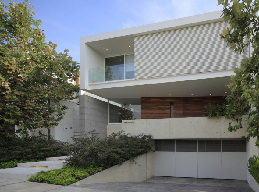 A Bright and Beautiful Modern House From Glass, Wood and Concrete in Guadalajara, México by Hernandez Silva Arquitectos (1)