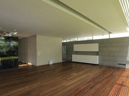 A Bright and Beautiful Modern House From Glass, Wood and Concrete in Guadalajara, México by Hernandez Silva Arquitectos (12)