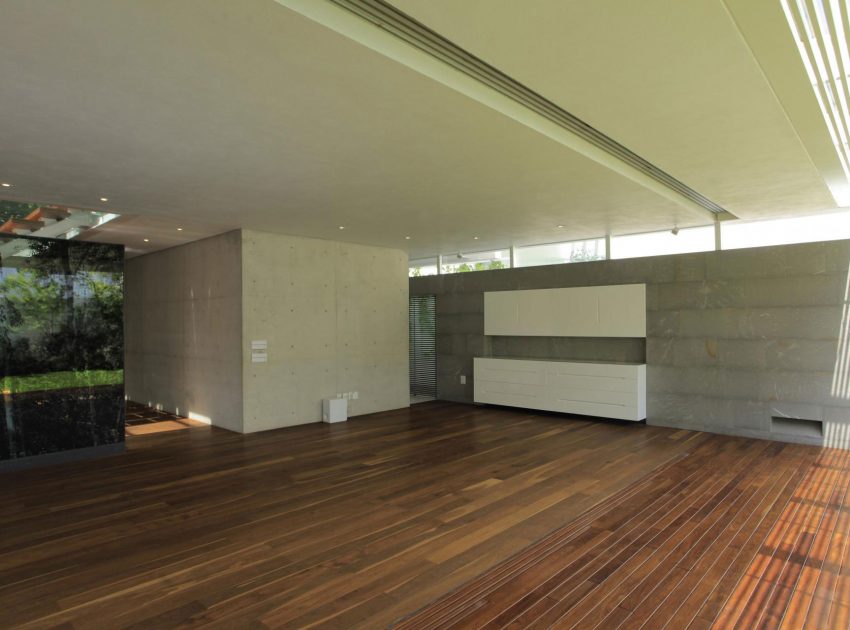 A Bright and Beautiful Modern House From Glass, Wood and Concrete in Guadalajara, México by Hernandez Silva Arquitectos (12)