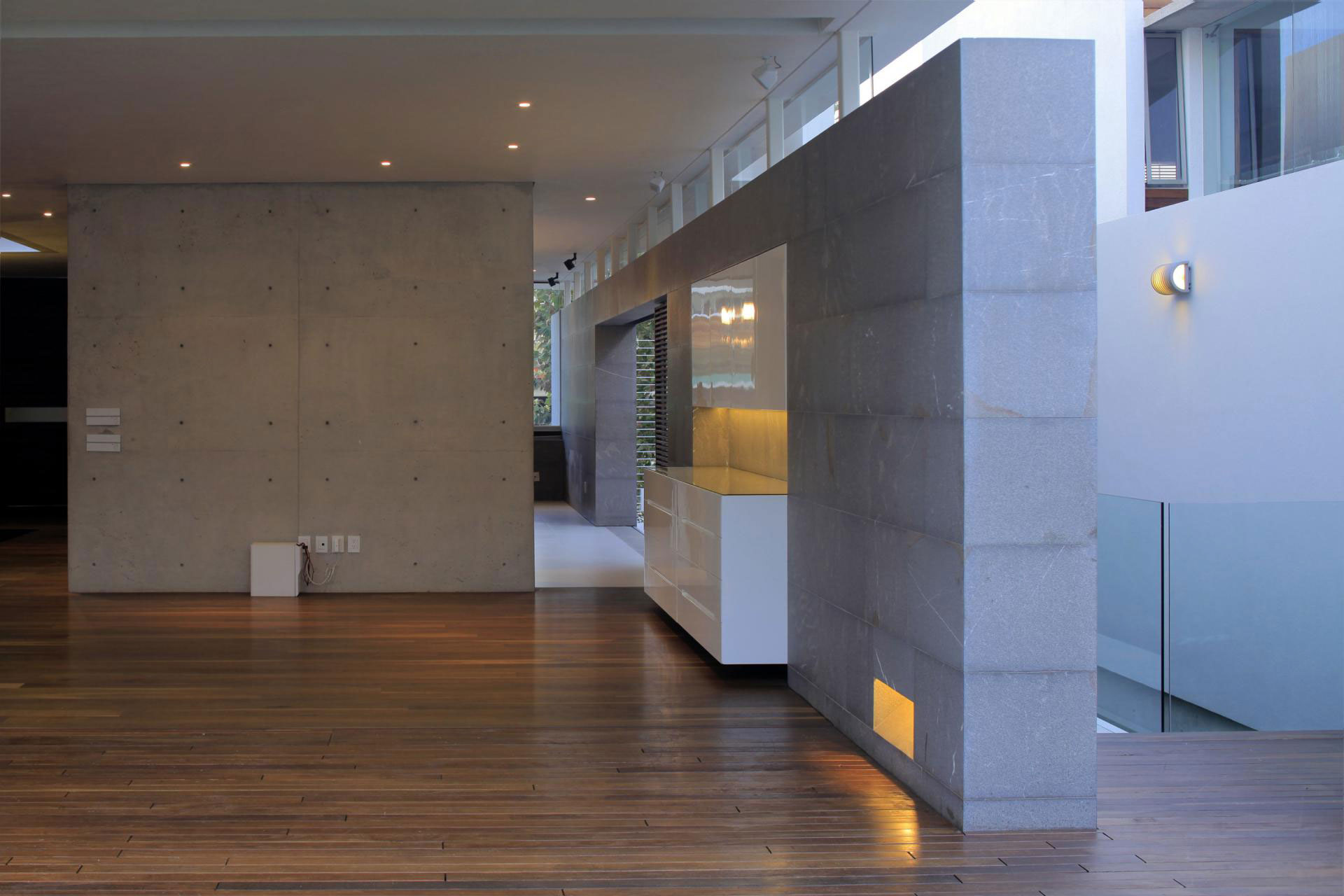 A Bright and Beautiful Modern House From Glass, Wood and Concrete in Guadalajara, México by Hernandez Silva Arquitectos (13)
