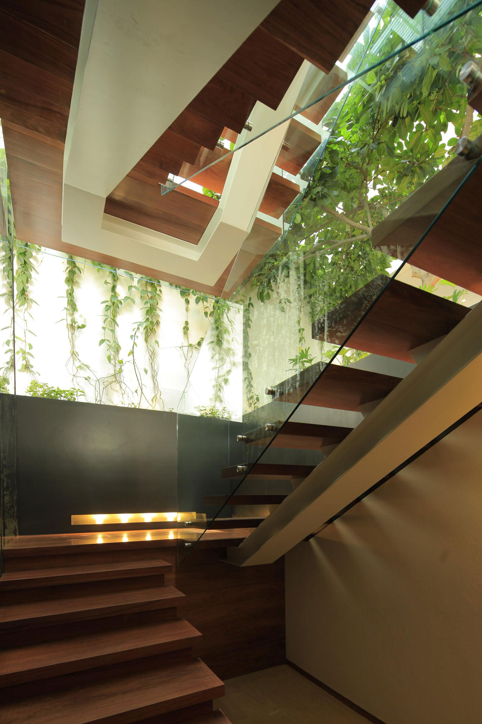 A Bright and Beautiful Modern House From Glass, Wood and Concrete in Guadalajara, México by Hernandez Silva Arquitectos (14)