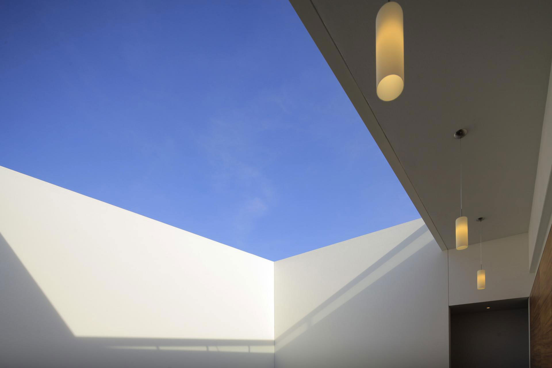 A Bright and Beautiful Modern House From Glass, Wood and Concrete in Guadalajara, México by Hernandez Silva Arquitectos (18)