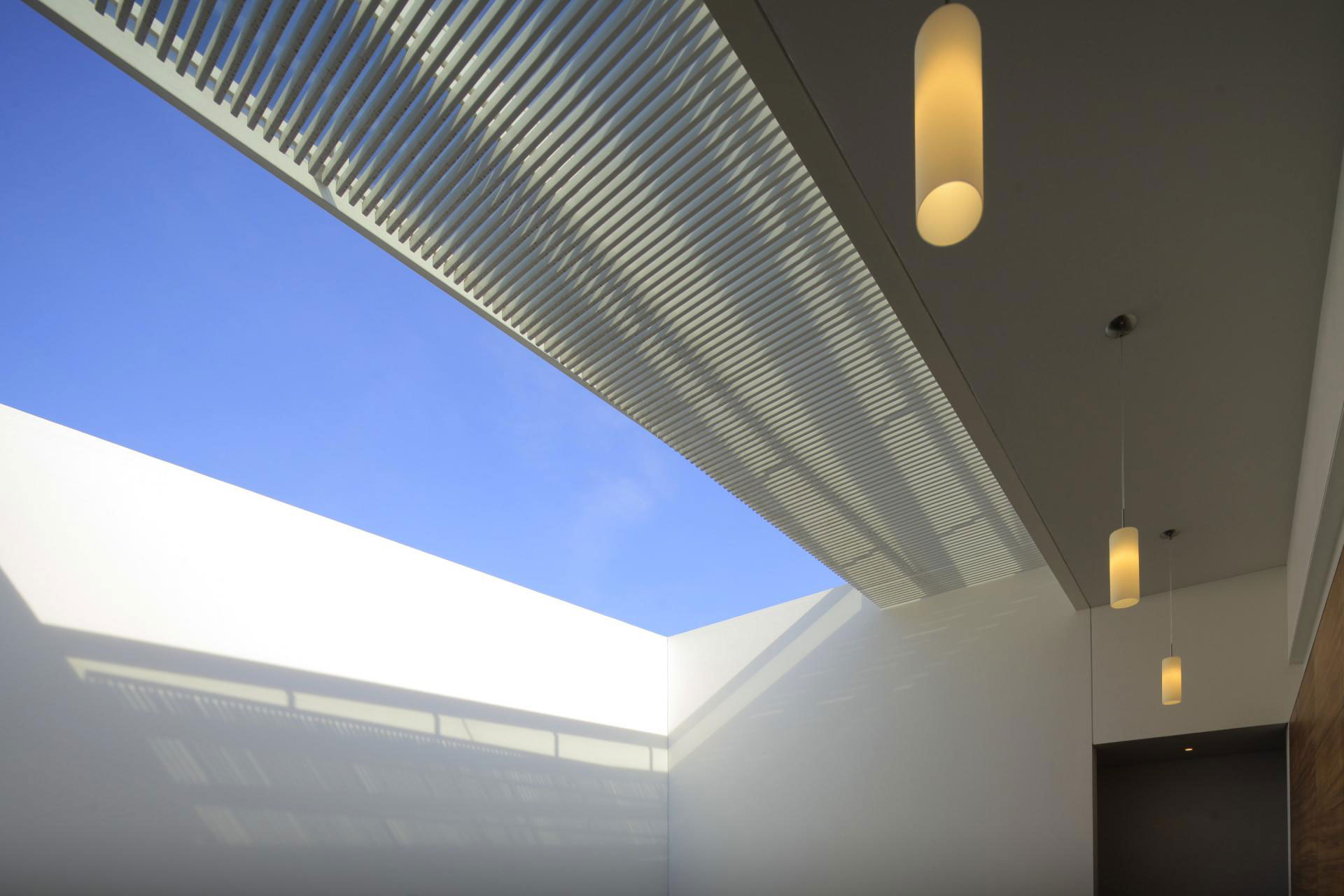 A Bright and Beautiful Modern House From Glass, Wood and Concrete in Guadalajara, México by Hernandez Silva Arquitectos (19)