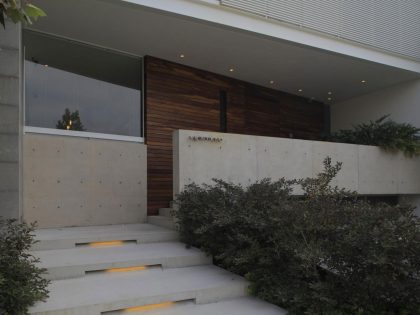 A Bright and Beautiful Modern House From Glass, Wood and Concrete in Guadalajara, México by Hernandez Silva Arquitectos (2)