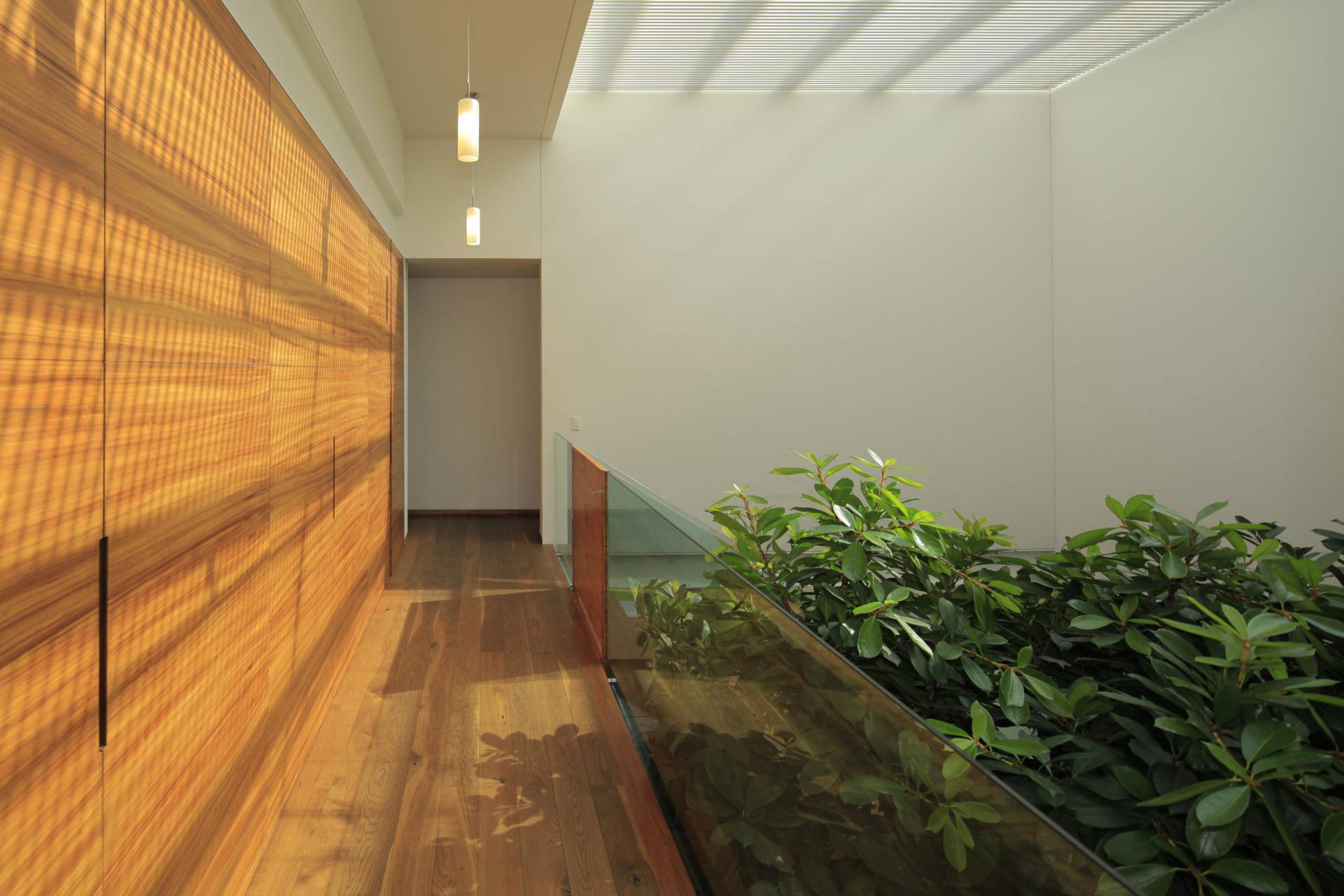 A Bright and Beautiful Modern House From Glass, Wood and Concrete in Guadalajara, México by Hernandez Silva Arquitectos (22)