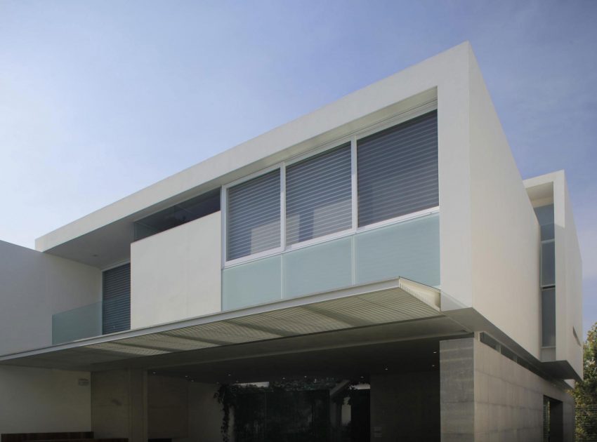 A Bright and Beautiful Modern House From Glass, Wood and Concrete in Guadalajara, México by Hernandez Silva Arquitectos (4)
