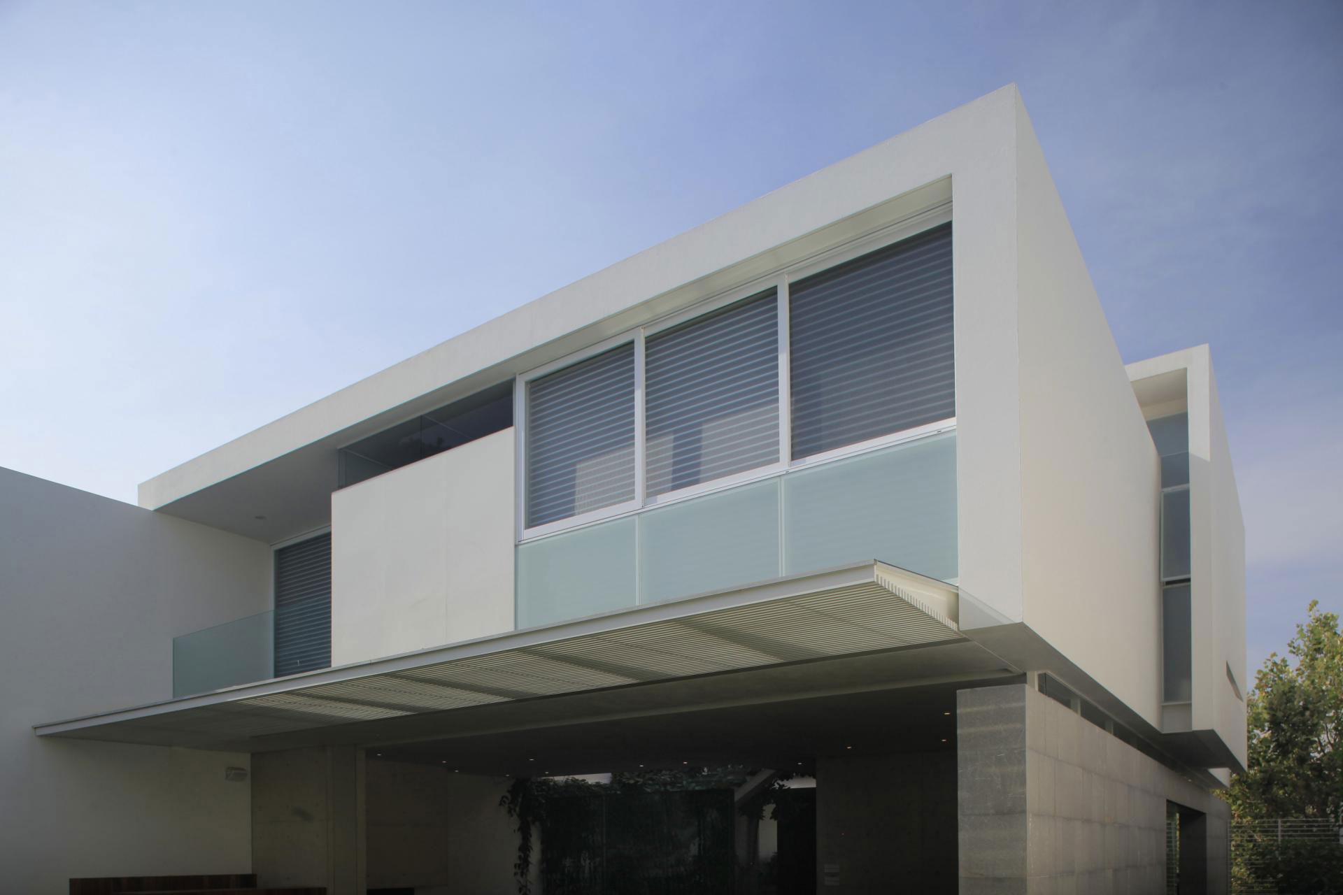 A Bright and Beautiful Modern House From Glass, Wood and Concrete in Guadalajara, México by Hernandez Silva Arquitectos (4)