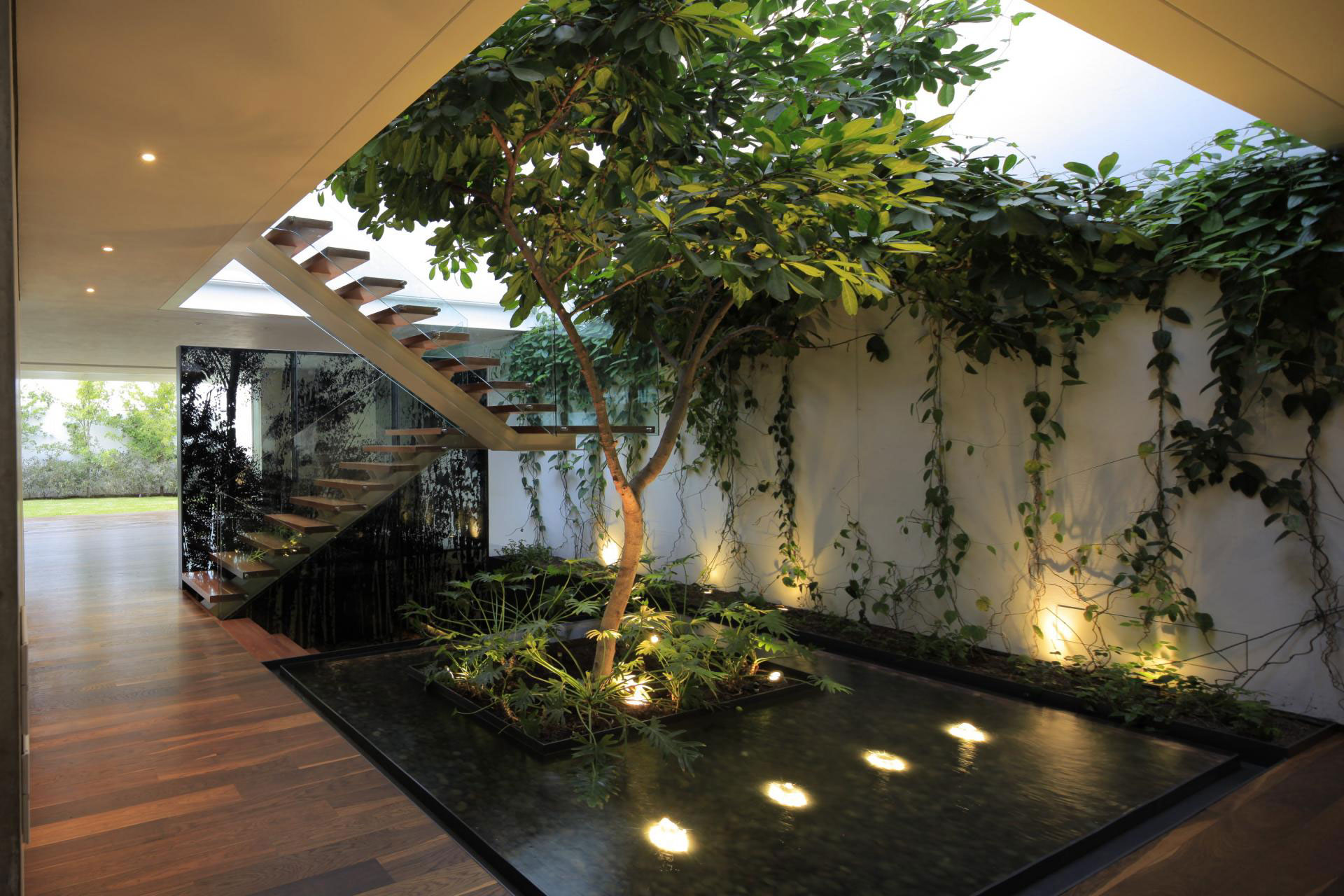 A Bright and Beautiful Modern House From Glass, Wood and Concrete in Guadalajara, México by Hernandez Silva Arquitectos (8)
