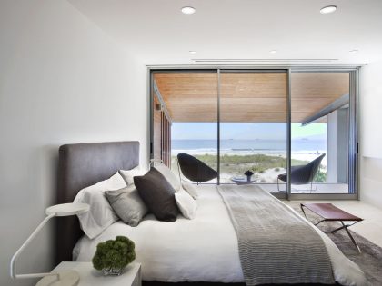 A Bright and Modern Beach House with Dramatic Ocean Views in Long Beach by West Chin Architects (34)