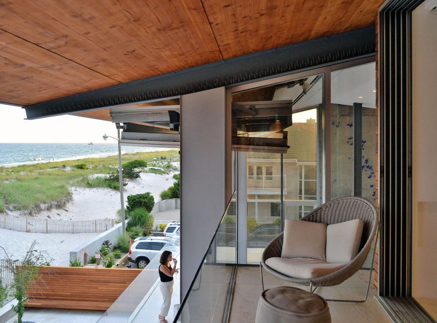 A Bright and Modern Beach House with Dramatic Ocean Views in Long Beach by West Chin Architects (35)