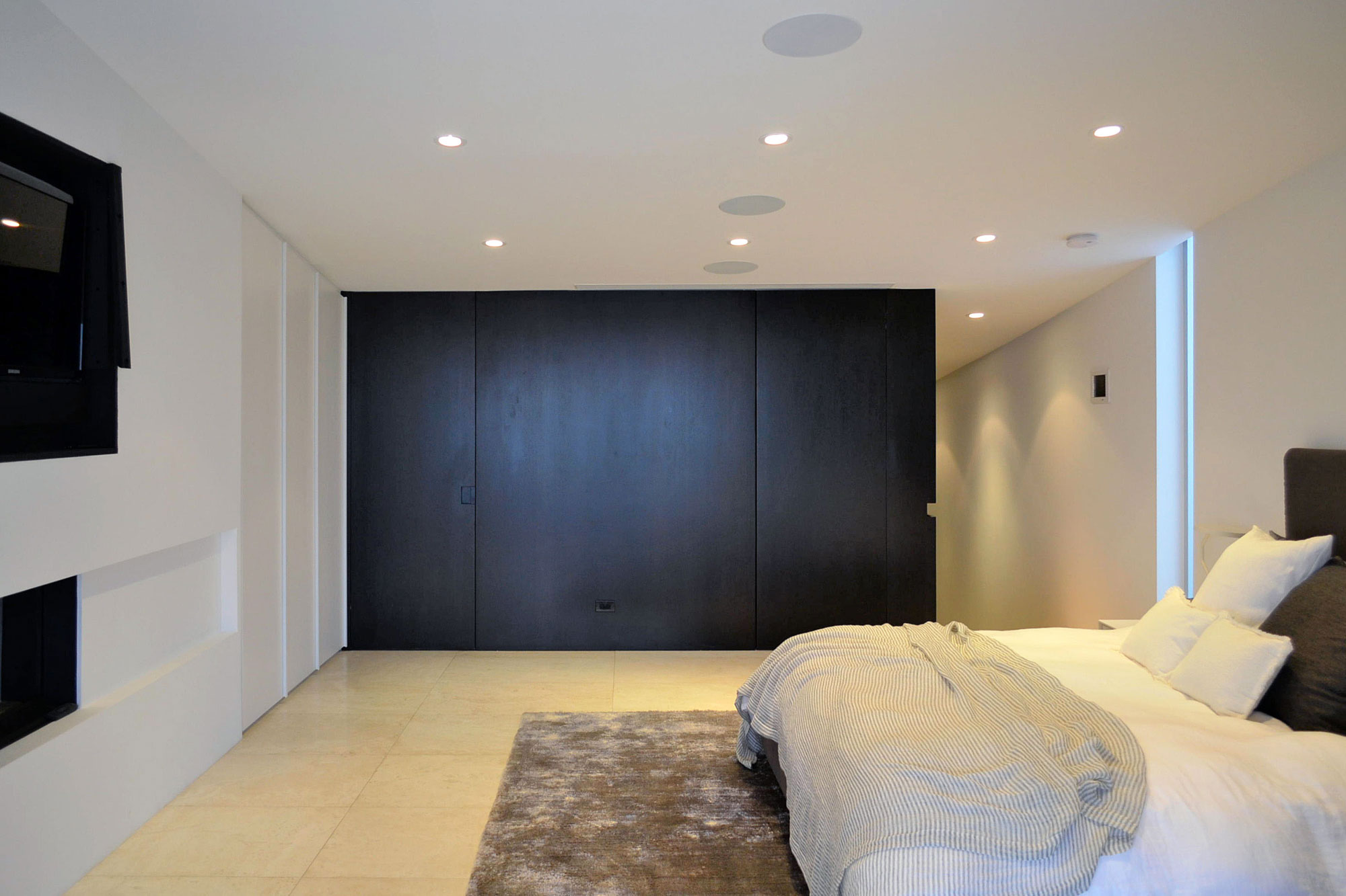 A Bright and Modern Beach House with Dramatic Ocean Views in Long Beach by West Chin Architects (37)