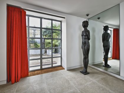 A Bright and Sleek Contemporary Home with Bold Interior Accents in London by Mimodo Architects (10)